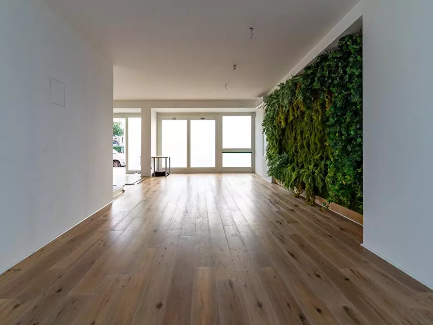 Immagine 1 di Locale commerciale in vendita  a Vinci