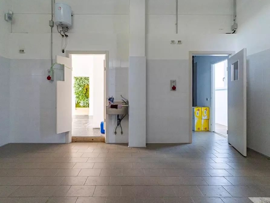 Immagine 17 di Locale commerciale in vendita  a Vinci