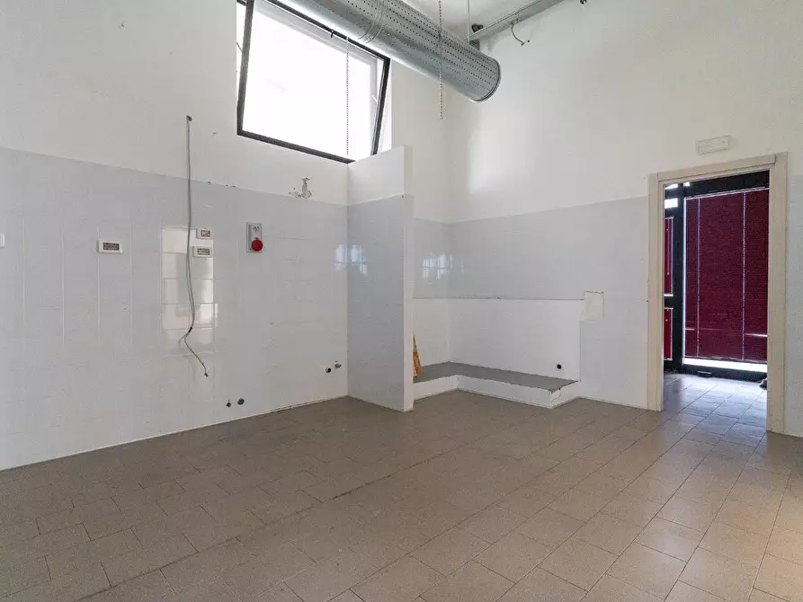 Immagine 20 di Locale commerciale in vendita  a Vinci