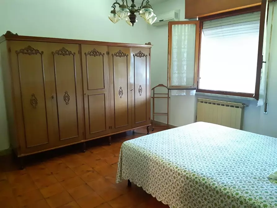 Immagine 15 di Casa indipendente in affitto  a Massa