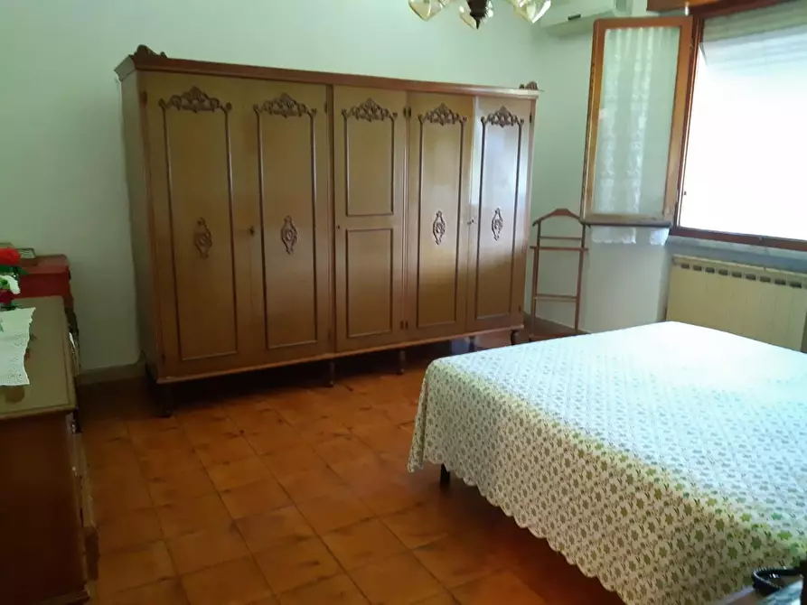 Immagine 14 di Casa indipendente in affitto  a Massa