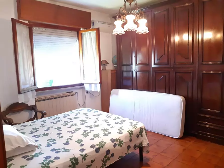 Immagine 13 di Casa indipendente in affitto  a Massa