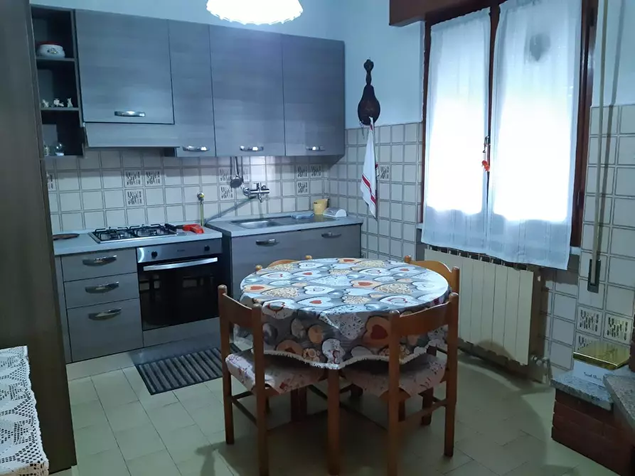 Immagine 9 di Casa indipendente in affitto  a Massa