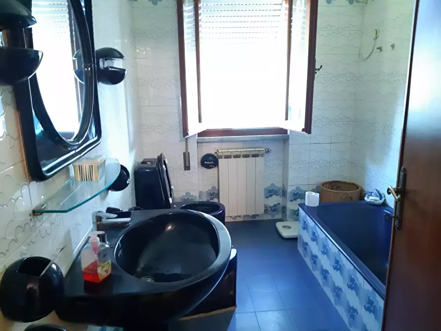 Immagine 17 di Casa indipendente in affitto  a Massa