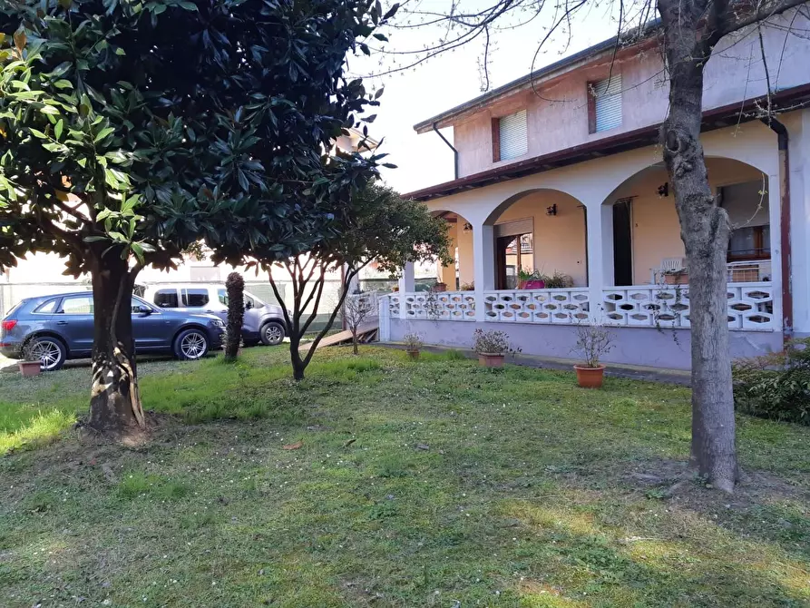 Immagine 21 di Casa indipendente in affitto  a Massa
