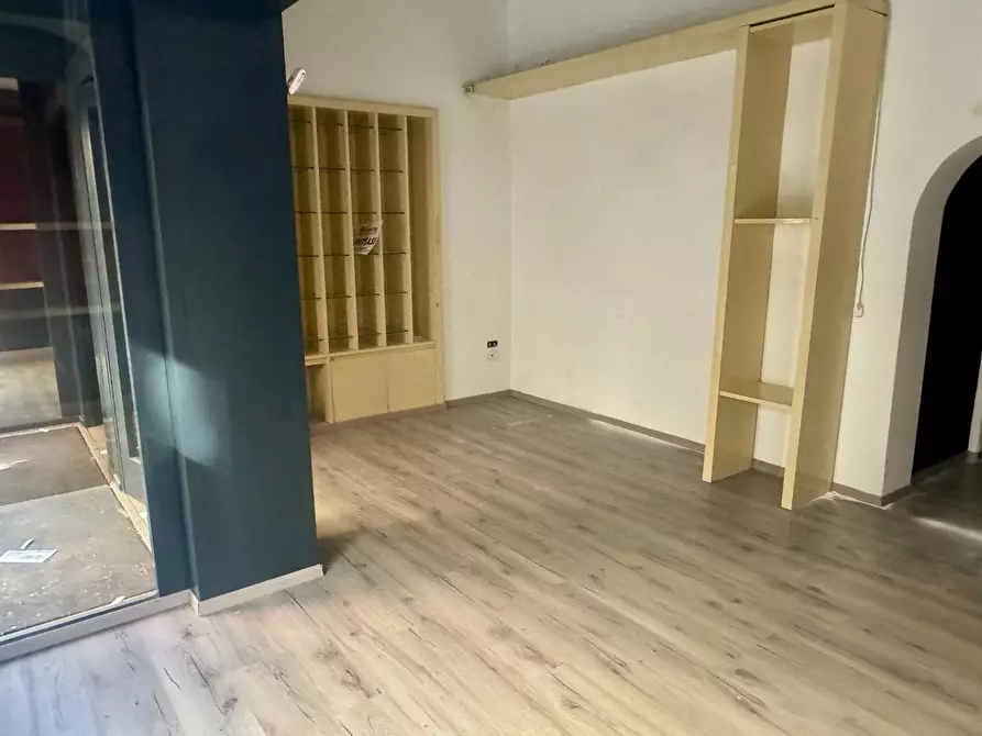 Immagine 5 di Locale commerciale in vendita  a Pontedera