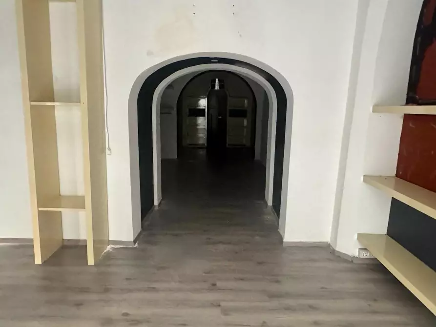 Immagine 6 di Locale commerciale in vendita  a Pontedera