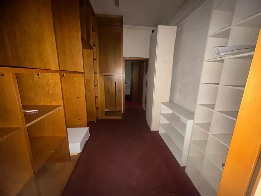 Immagine 12 di Locale commerciale in vendita  a Pontedera