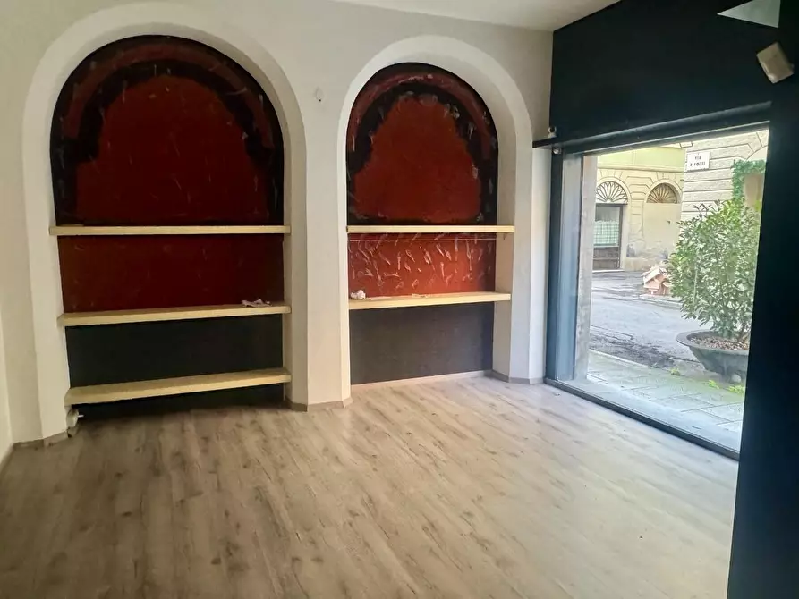 Immagine 4 di Locale commerciale in vendita  a Pontedera