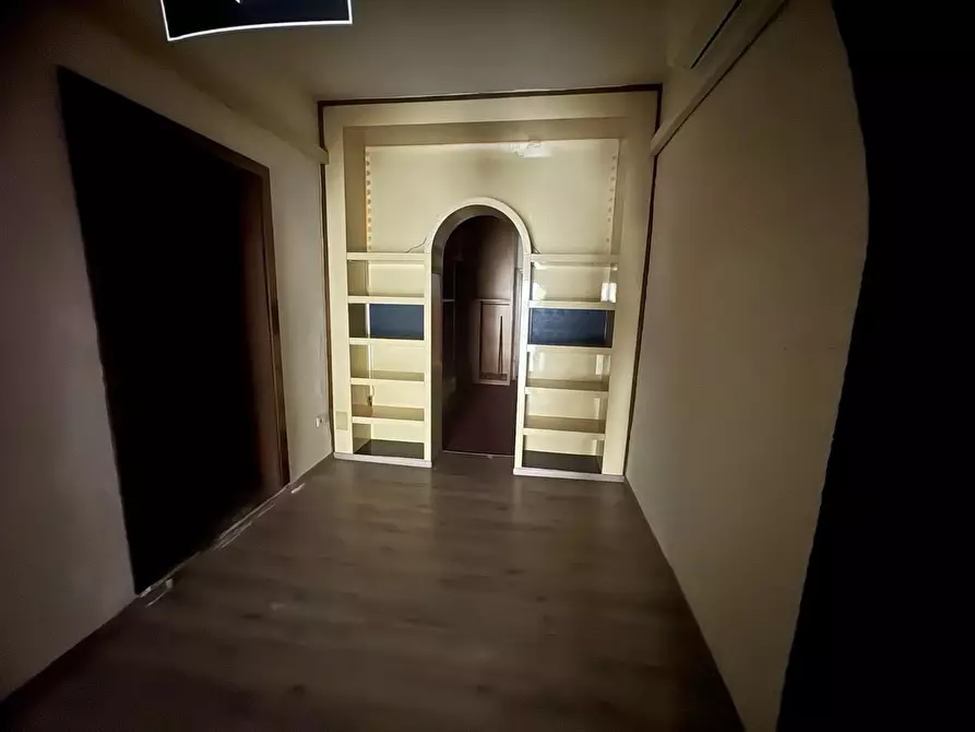 Immagine 9 di Locale commerciale in vendita  a Pontedera