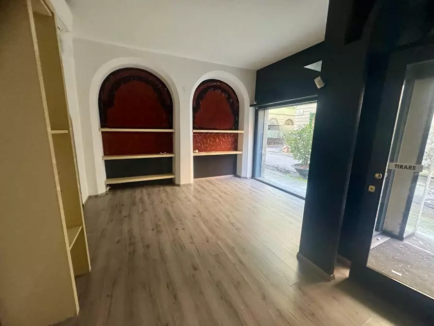 Immagine 3 di Locale commerciale in vendita  a Pontedera