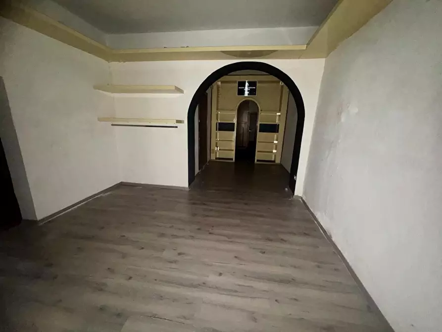 Immagine 10 di Locale commerciale in vendita  a Pontedera