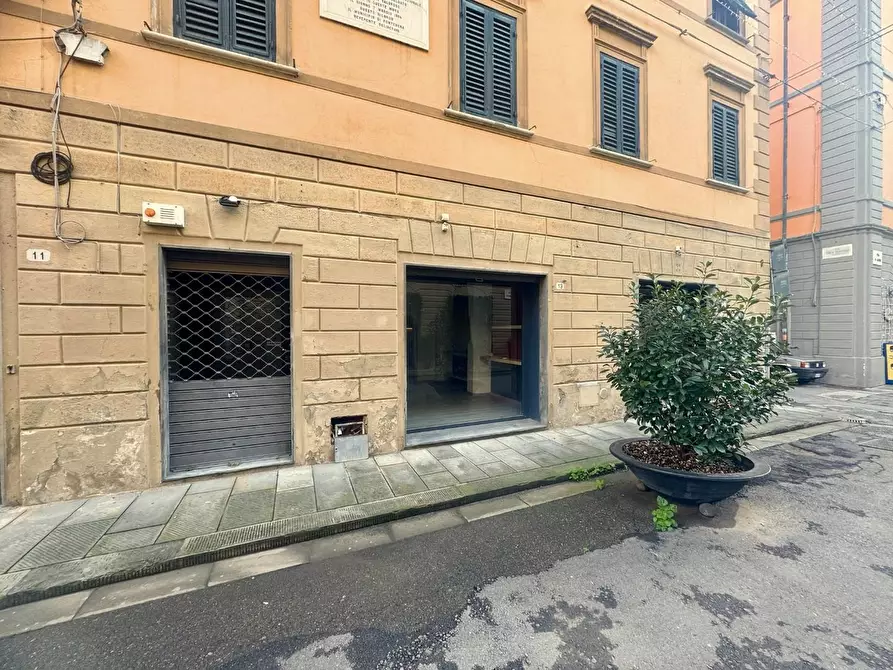 Immagine 1 di Locale commerciale in vendita  a Pontedera