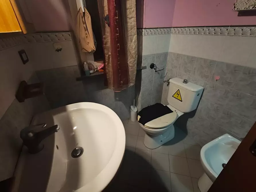 Immagine 16 di Appartamento in vendita  a Lucca