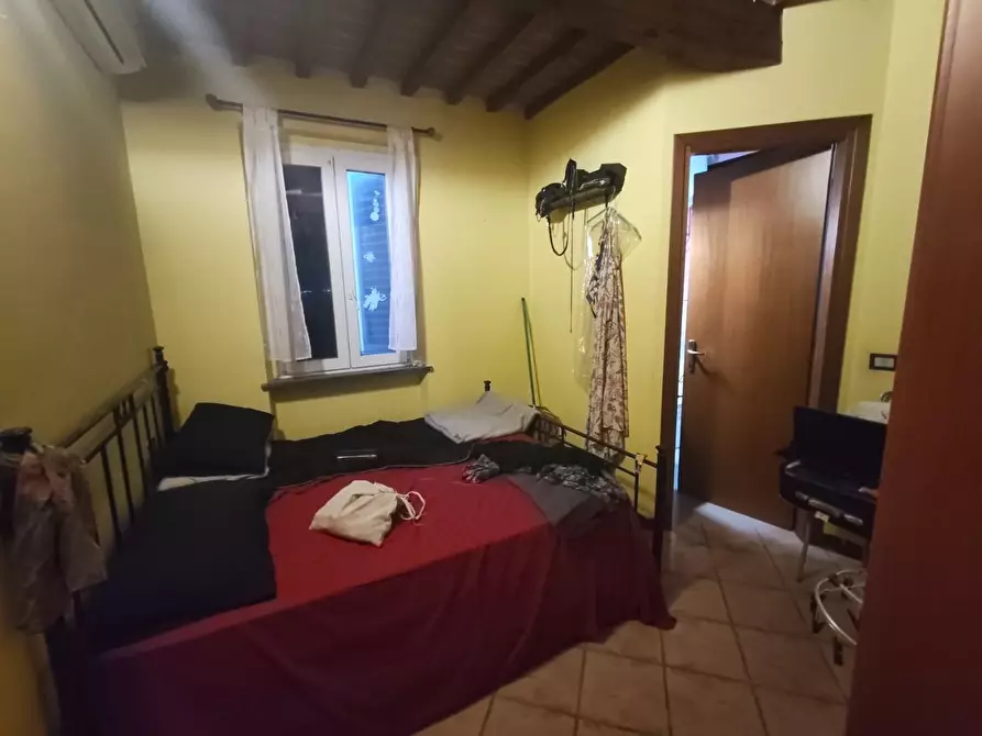 Immagine 18 di Appartamento in vendita  a Lucca