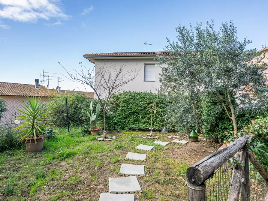 Immagine 30 di Appartamento in vendita  a Pontedera