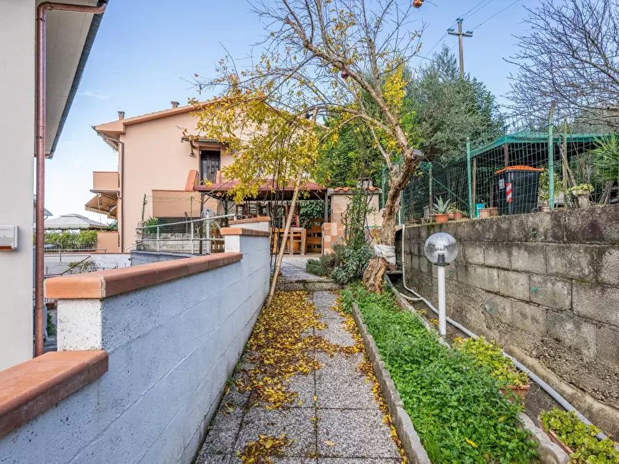 Immagine 33 di Appartamento in vendita  a Pontedera