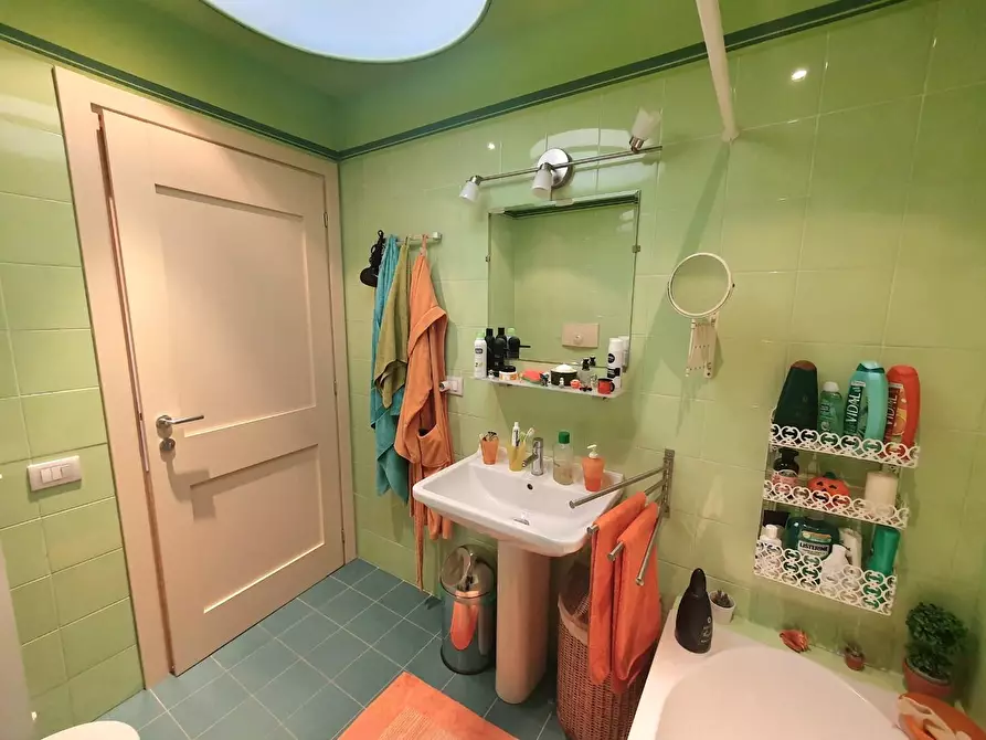 Immagine 27 di Appartamento in vendita  a Lucca