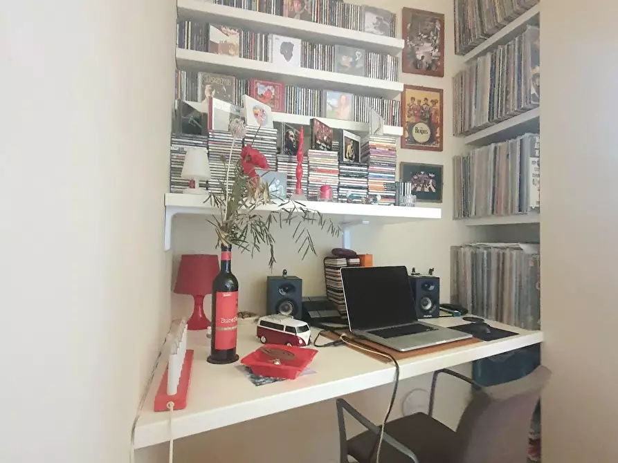 Immagine 11 di Appartamento in vendita  a Lucca