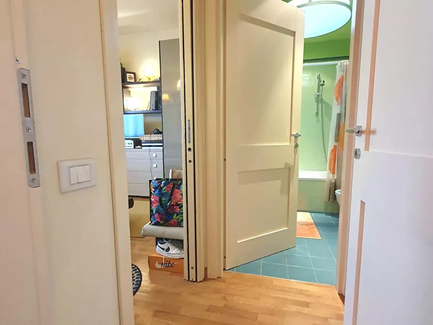 Immagine 17 di Appartamento in vendita  a Lucca