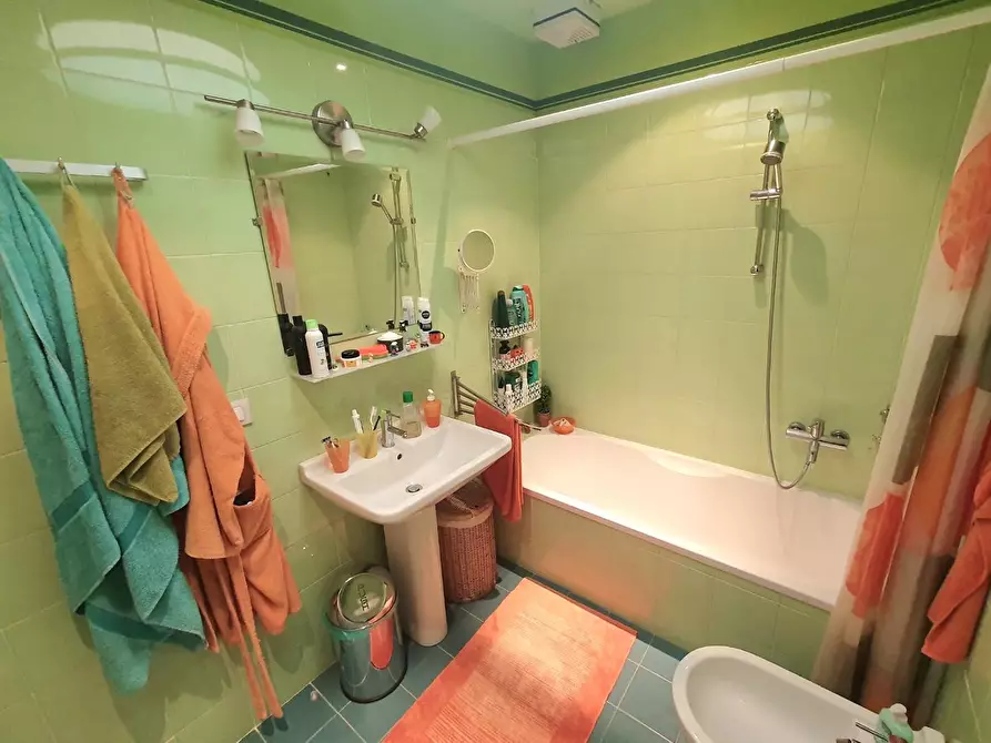 Immagine 26 di Appartamento in vendita  a Lucca