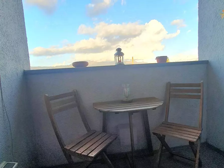 Immagine 11 di Appartamento in vendita  a Lucca