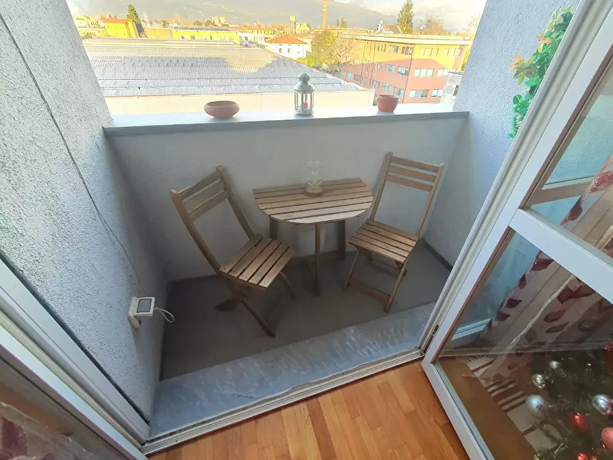 Immagine 14 di Appartamento in vendita  a Lucca