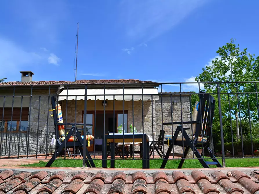 Immagine 2 di Villa in vendita  a Siena