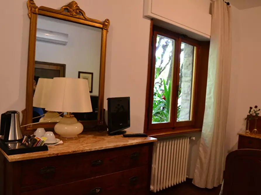 Immagine 13 di Villa in vendita  a Siena