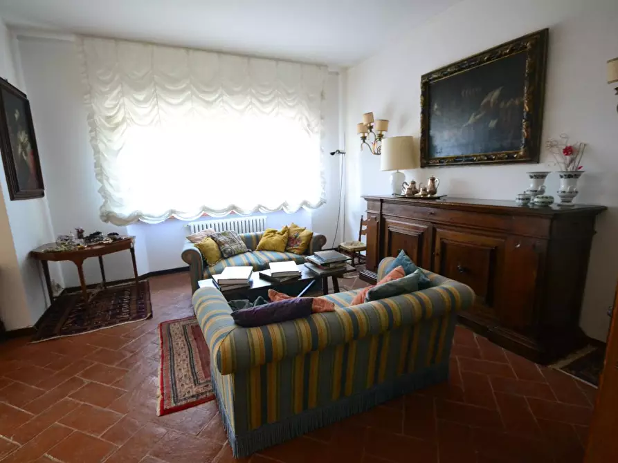 Immagine 10 di Villa in vendita  a Siena