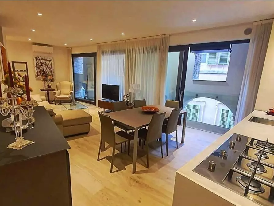 Immagine 1 di Appartamento in vendita  a Siena