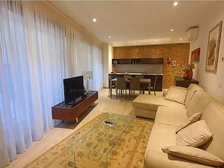 Immagine 10 di Appartamento in vendita  a Siena