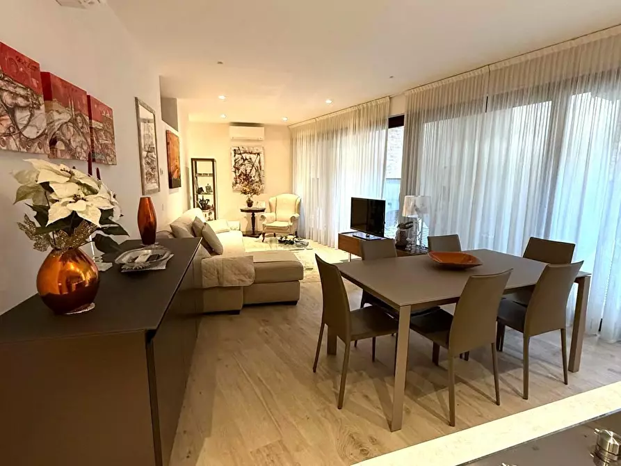 Immagine 4 di Appartamento in vendita  a Siena