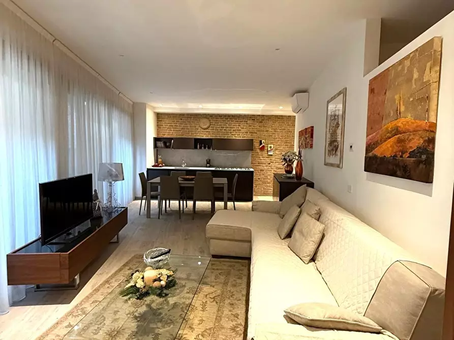 Immagine 5 di Appartamento in vendita  a Siena