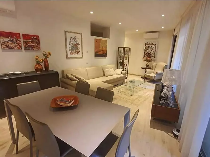 Immagine 11 di Appartamento in vendita  a Siena