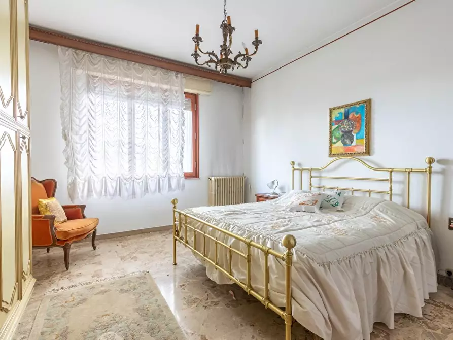 Immagine 12 di Villa in vendita  a Fucecchio