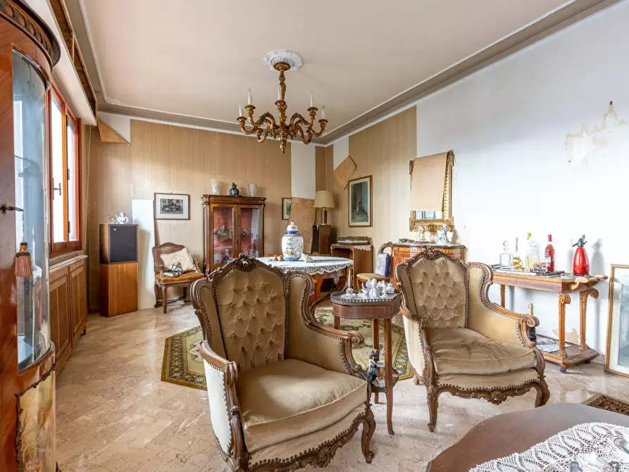 Immagine 1 di Villa in vendita  a Fucecchio