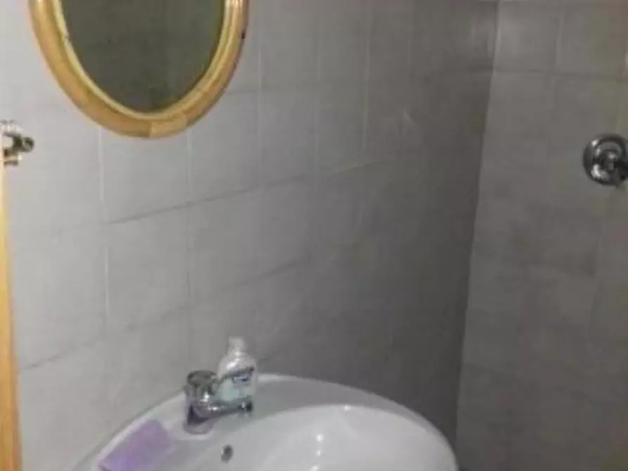 Immagine 10 di Locale commerciale in vendita  a Lucca