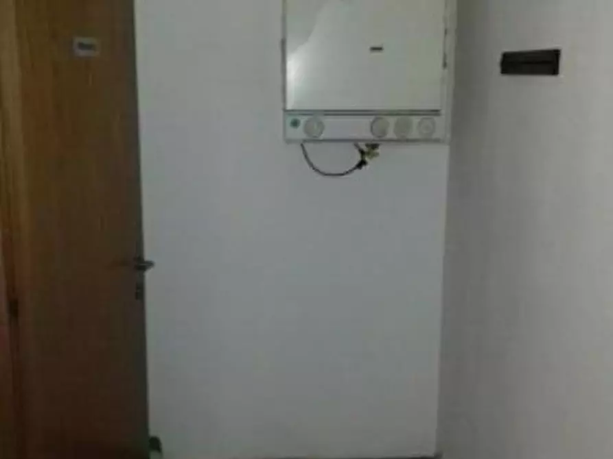 Immagine 8 di Locale commerciale in vendita  a Lucca