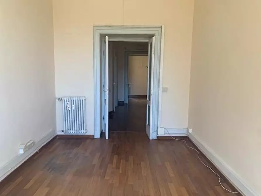 Immagine 4 di Ufficio in vendita  a Livorno