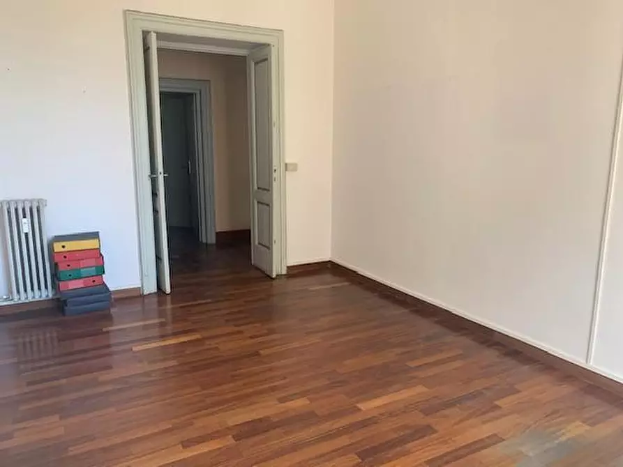 Immagine 8 di Ufficio in vendita  a Livorno