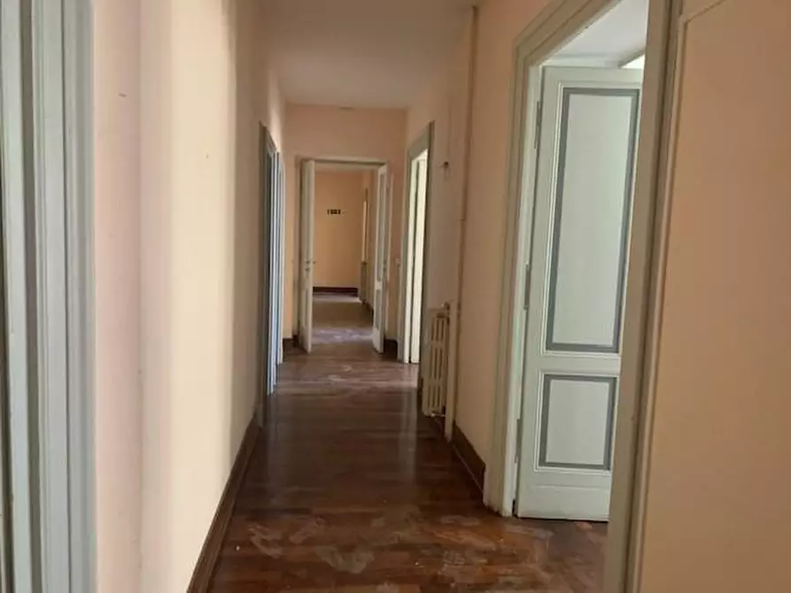 Immagine 12 di Ufficio in vendita  a Livorno