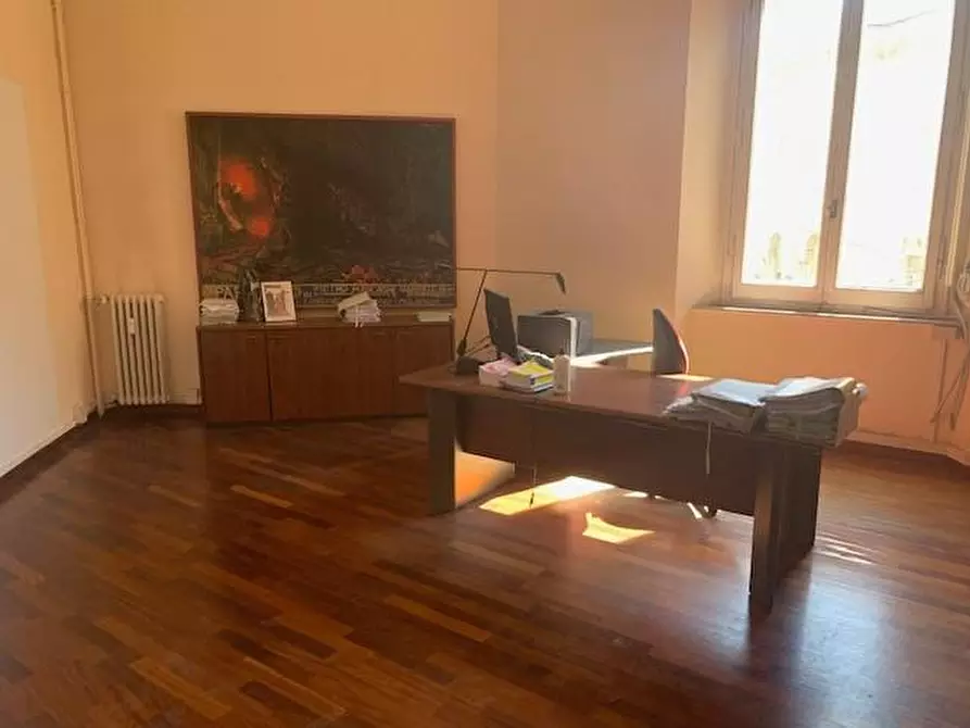 Immagine 14 di Ufficio in vendita  a Livorno