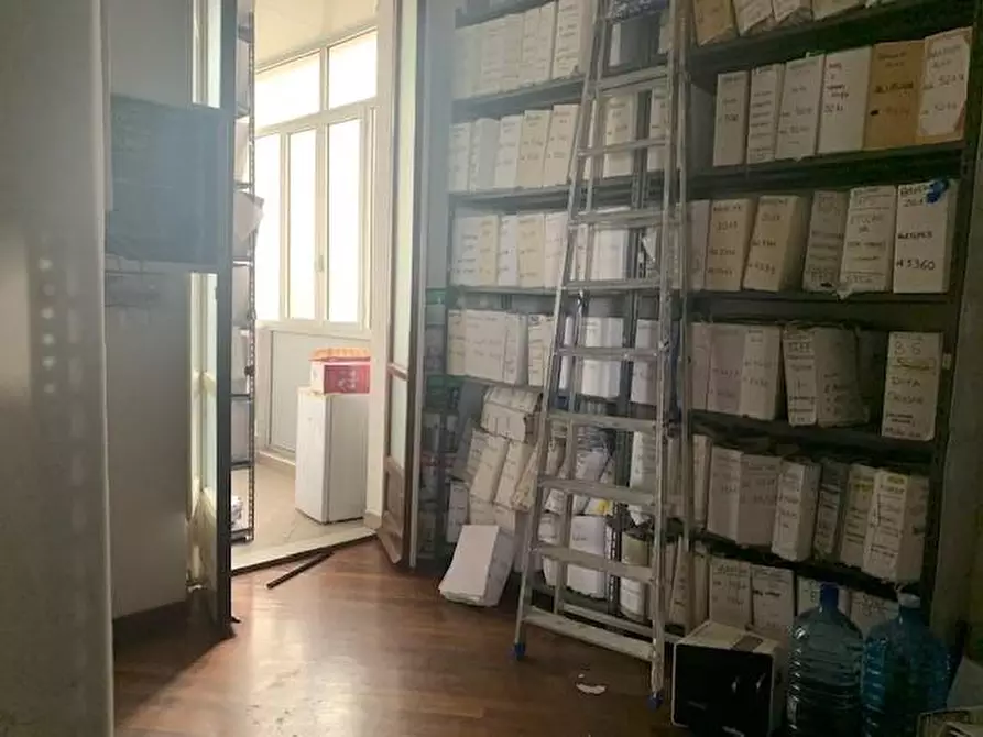 Immagine 13 di Ufficio in vendita  a Livorno