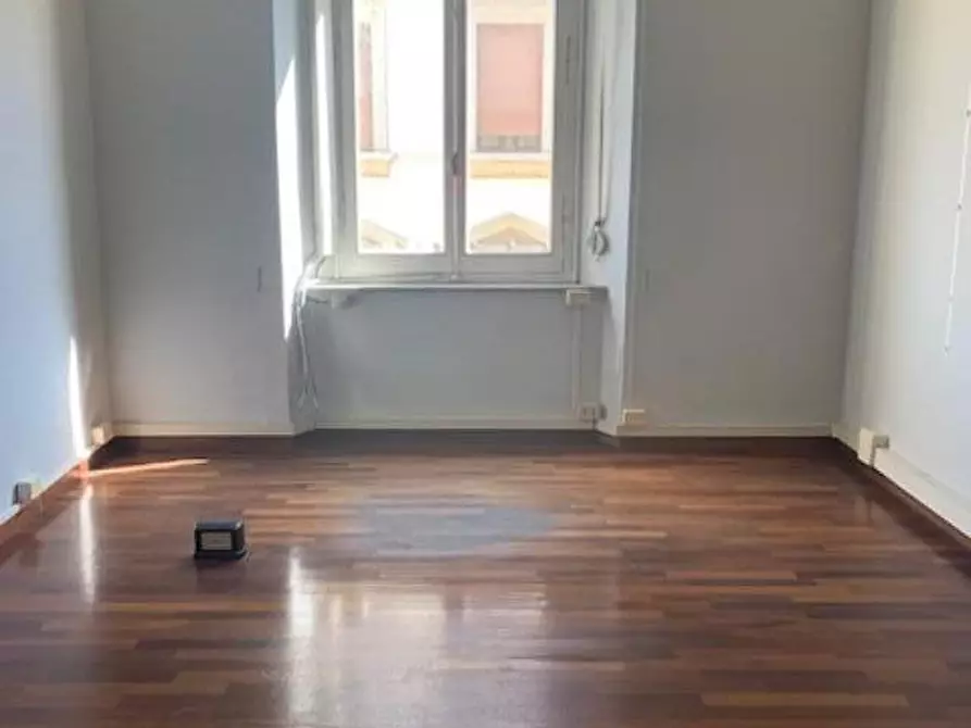 Immagine 10 di Ufficio in vendita  a Livorno