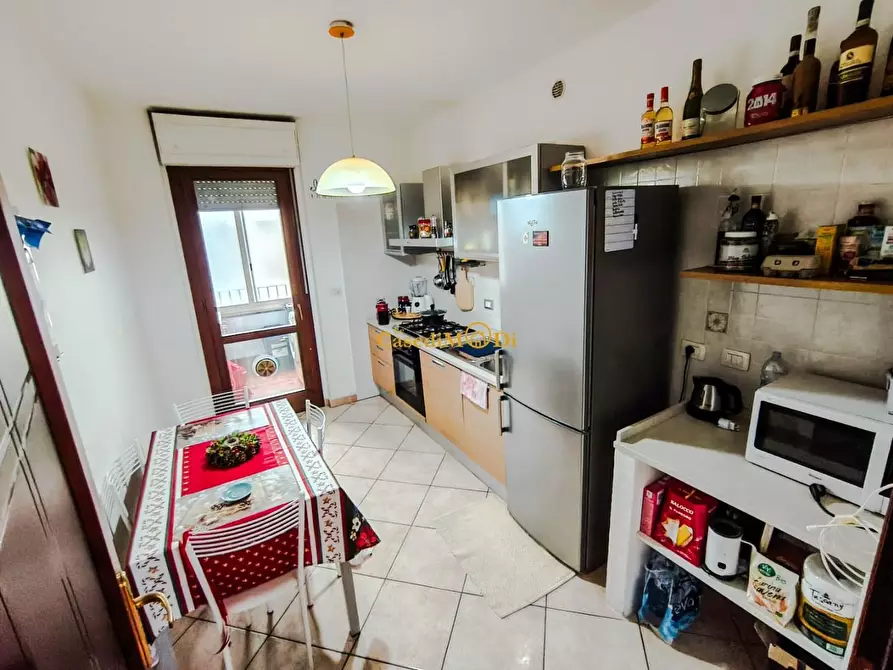 Immagine 5 di Appartamento in vendita  a Livorno