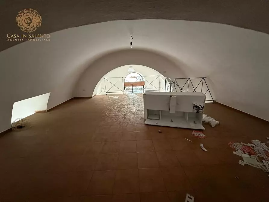 Immagine 11 di Locale commerciale in vendita  a Alessano
