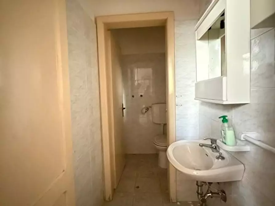 Immagine 20 di Locale commerciale in vendita  a Alessano