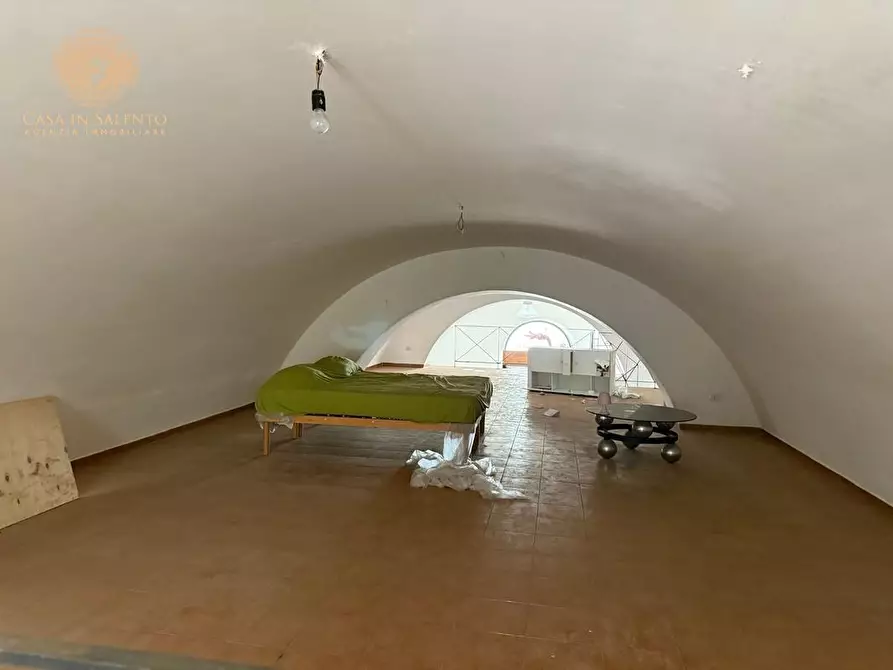 Immagine 14 di Locale commerciale in vendita  a Alessano