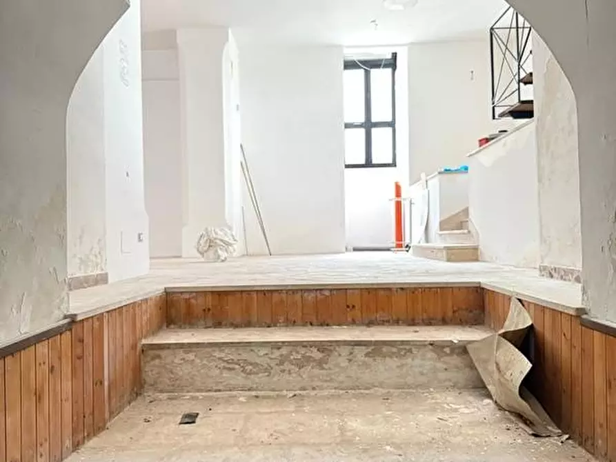 Immagine 10 di Locale commerciale in vendita  a Alessano